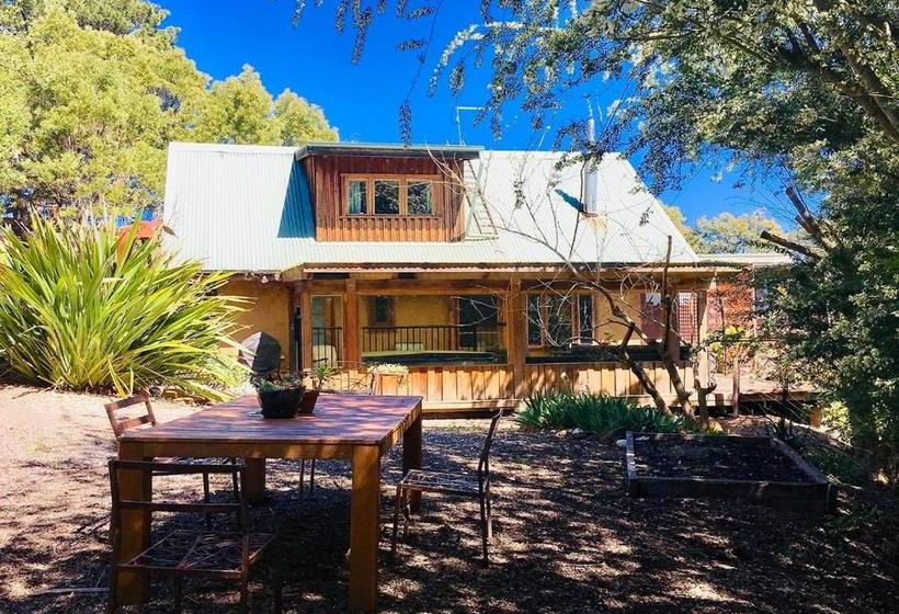 בית מלון כפרי Sutton Spring Art Retreats