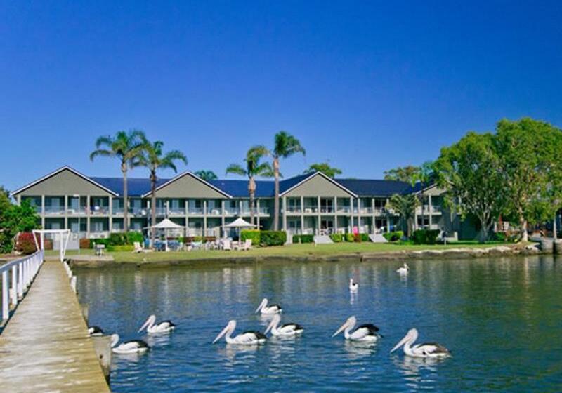 Moby Dick Waterfront Resort Motel