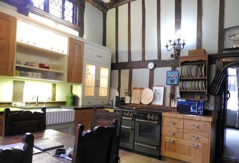 Taylour House   Edenbridge, Sleeps 10, Historic, Unique Yet Modern