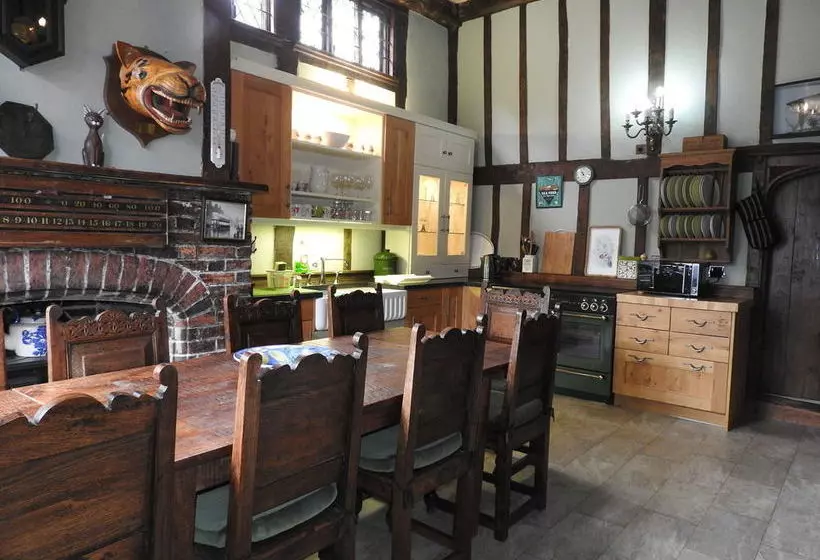 Taylour House   Edenbridge, Sleeps 10, Historic, Unique Yet Modern