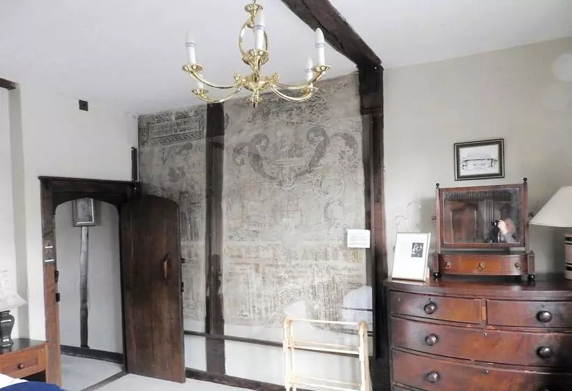 Taylour House   Edenbridge, Sleeps 10, Historic, Unique Yet Modern