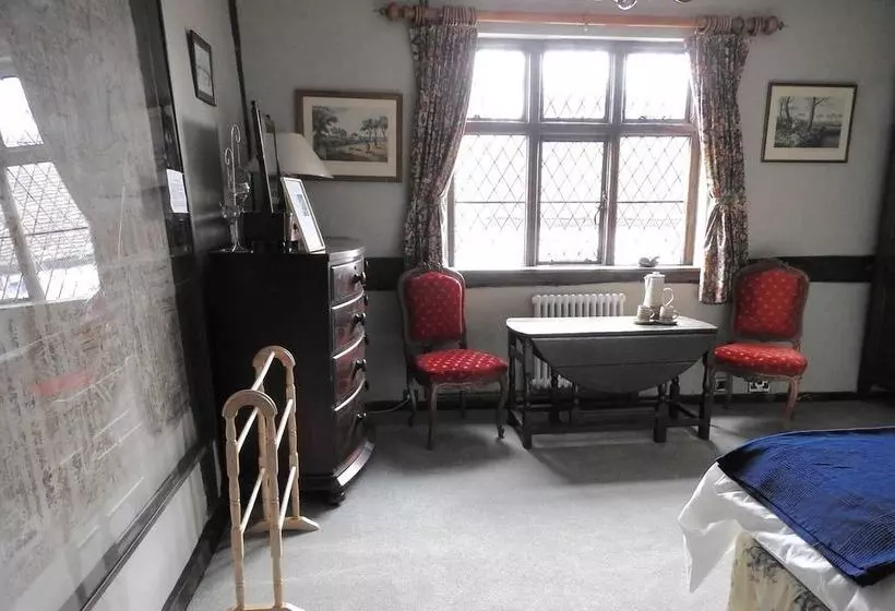 Taylour House   Edenbridge, Sleeps 10, Historic, Unique Yet Modern