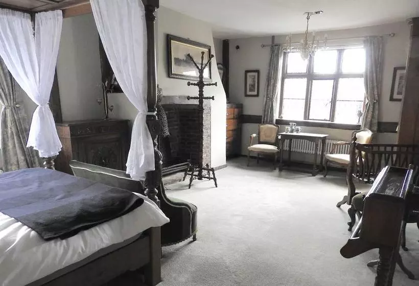 Taylour House   Edenbridge, Sleeps 10, Historic, Unique Yet Modern