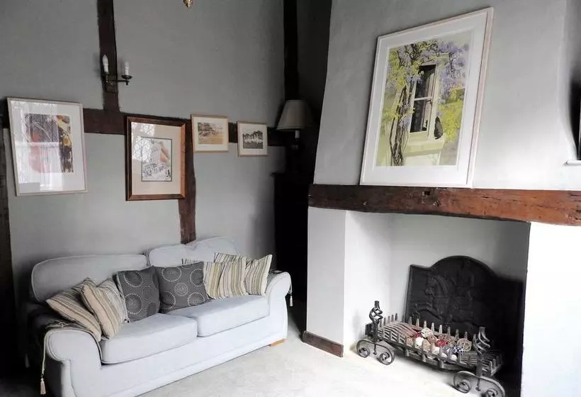Taylour House   Edenbridge, Sleeps 10, Historic, Unique Yet Modern