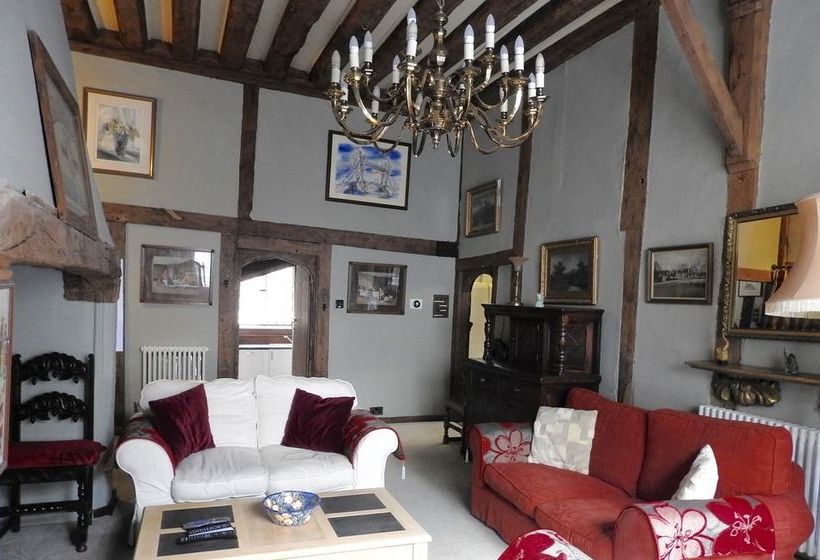 Taylour House   Edenbridge, Sleeps 10, Historic, Unique Yet Modern