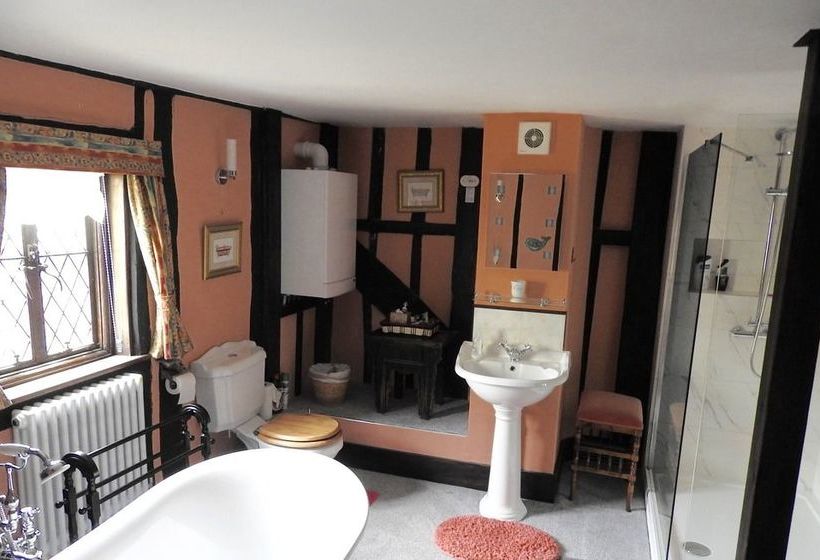 Taylour House   Edenbridge, Sleeps 10, Historic, Unique Yet Modern