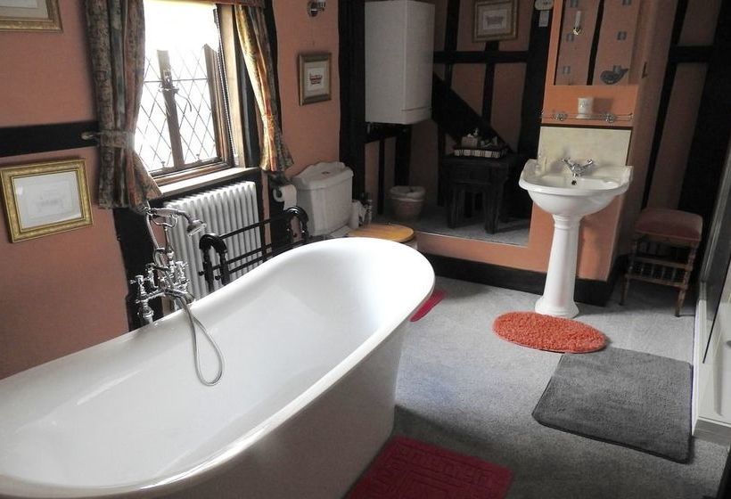 Taylour House   Edenbridge, Sleeps 10, Historic, Unique Yet Modern