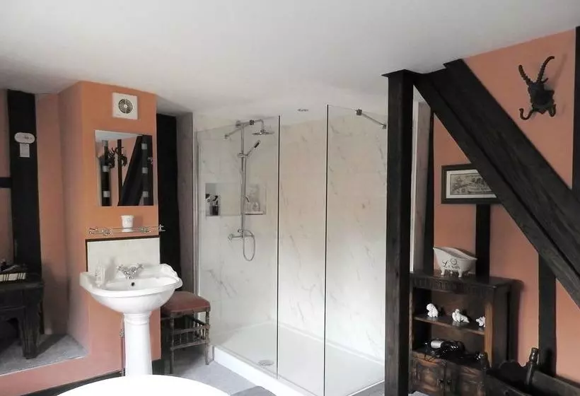 Taylour House   Edenbridge, Sleeps 10, Historic, Unique Yet Modern