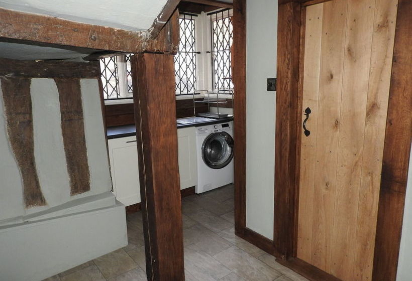 Taylour House   Edenbridge, Sleeps 10, Historic, Unique Yet Modern