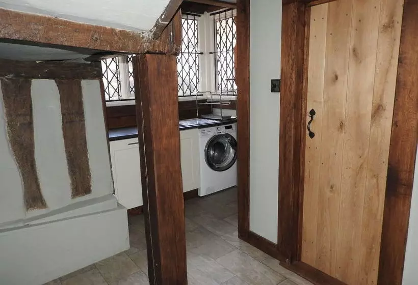 Taylour House   Edenbridge, Sleeps 10, Historic, Unique Yet Modern