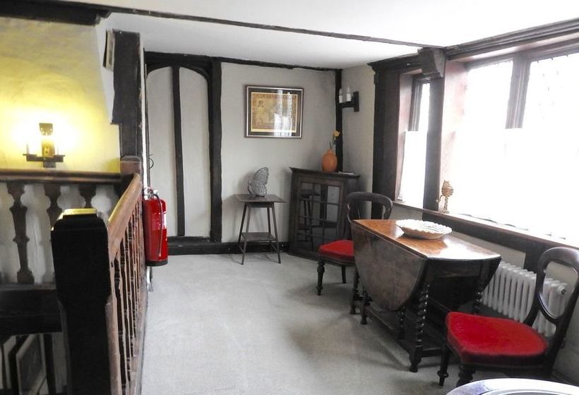 Taylour House   Edenbridge, Sleeps 10, Historic, Unique Yet Modern