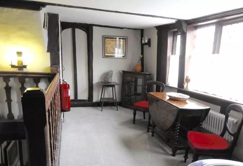 Taylour House   Edenbridge, Sleeps 10, Historic, Unique Yet Modern