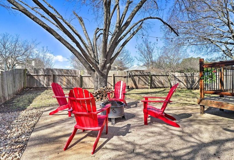 Austin Abode W/ Deck & Grill   15 Mi To Dtwn!