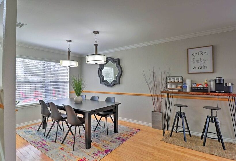 Austin Abode W/ Deck & Grill   15 Mi To Dtwn!