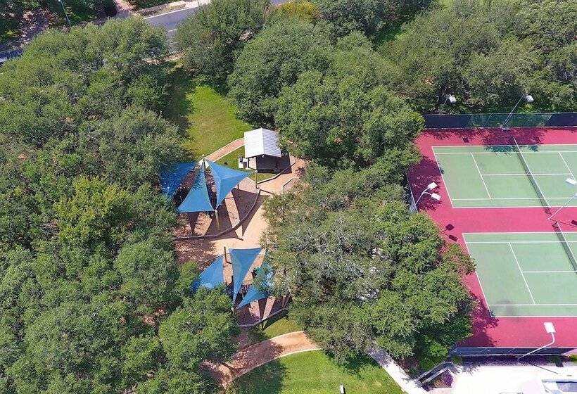 Austin Abode W/ Deck & Grill   15 Mi To Dtwn!