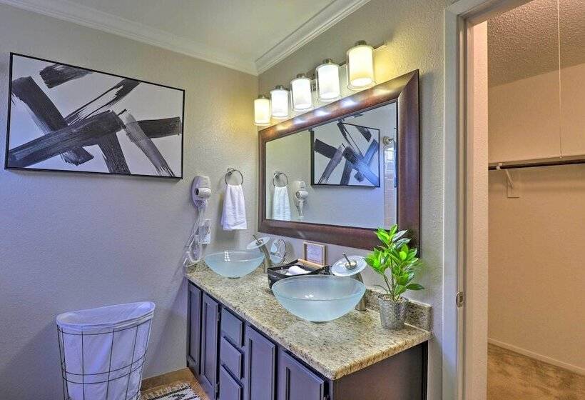 Austin Abode W/ Deck & Grill   15 Mi To Dtwn!