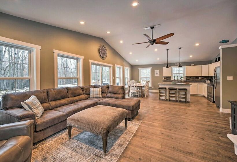 Bright Ludington Home < 1 Mi To Hamlin Lake
