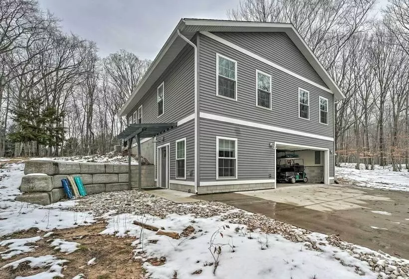 Bright Ludington Home < 1 Mi To Hamlin Lake