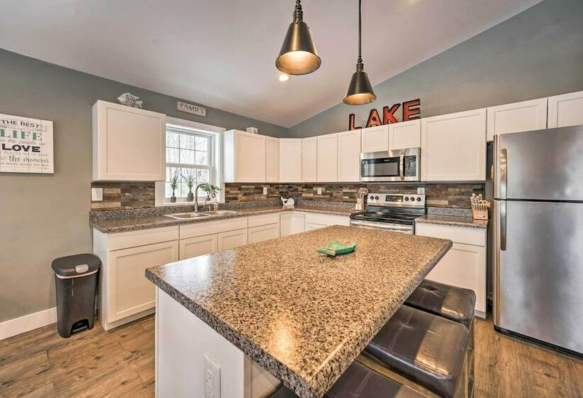 Bright Ludington Home < 1 Mi To Hamlin Lake