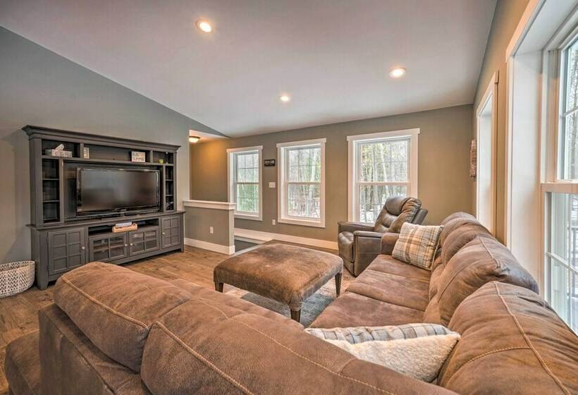 Bright Ludington Home < 1 Mi To Hamlin Lake