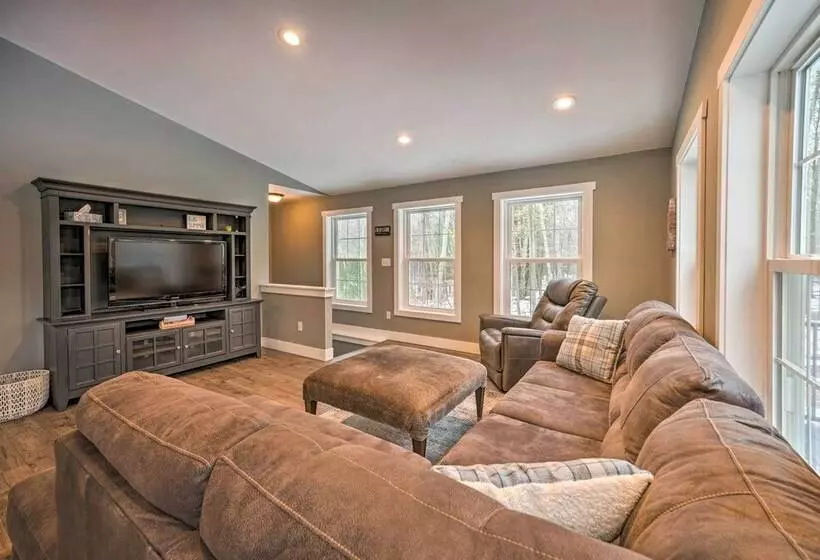 Bright Ludington Home < 1 Mi To Hamlin Lake