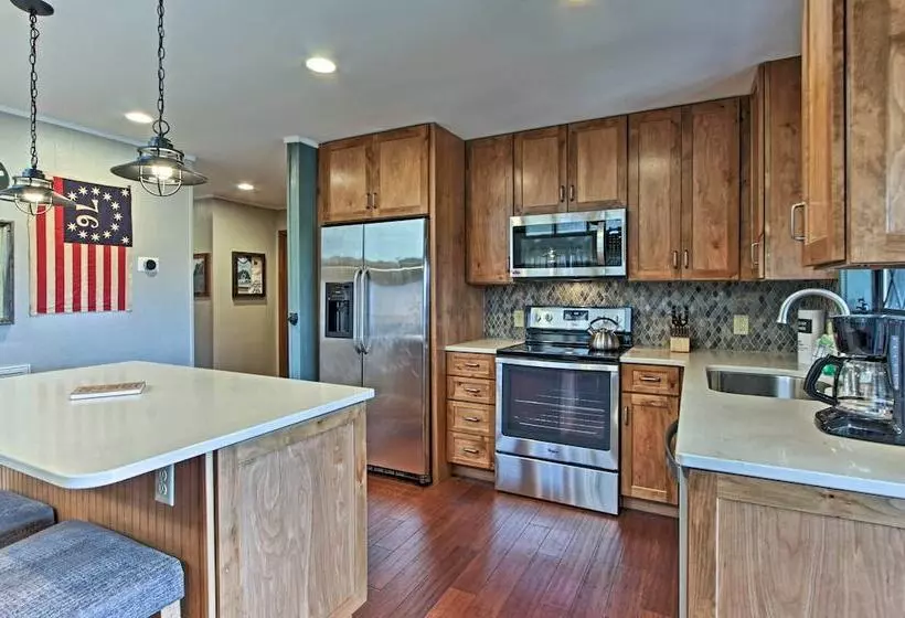 Camp Themed Sevierville Cabin W/ Hot Tub + Teepee!