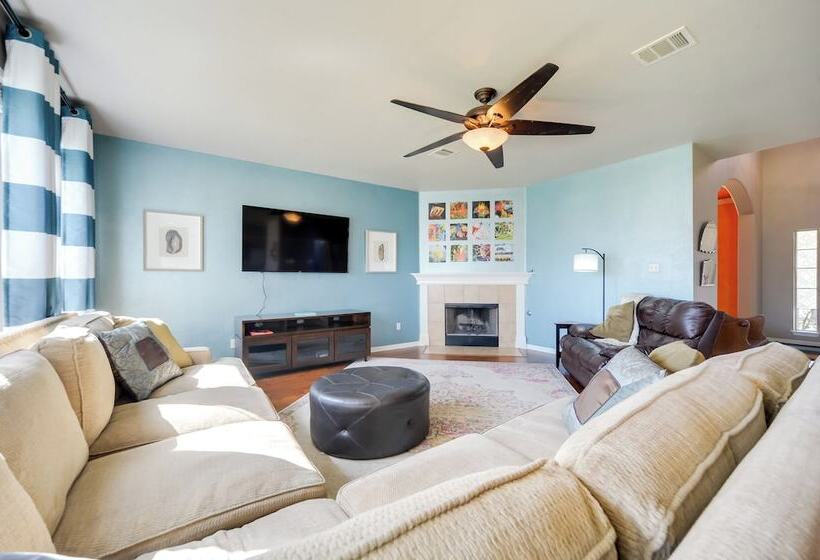 Centrally Located Kyle Home: Walk To Pool & Park!