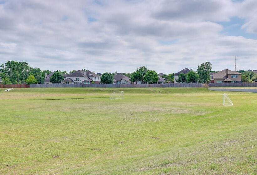 Centrally Located Kyle Home: Walk To Pool & Park!