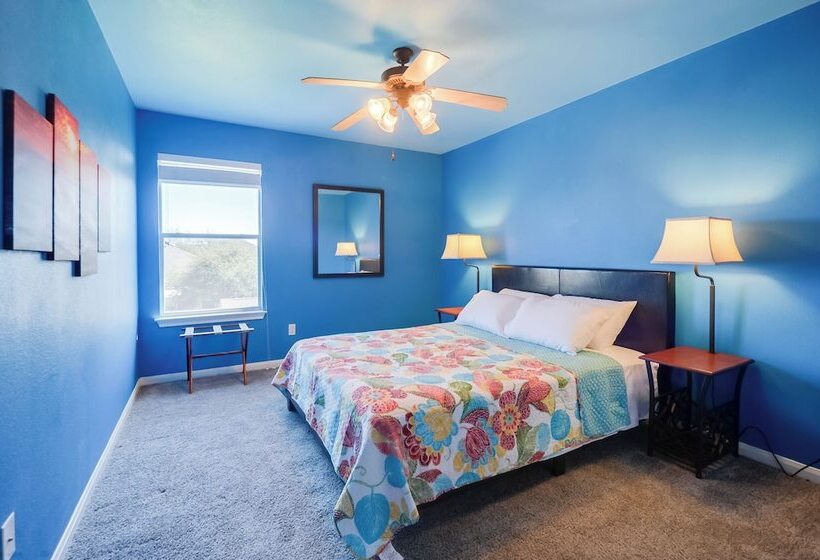 Centrally Located Kyle Home: Walk To Pool & Park!