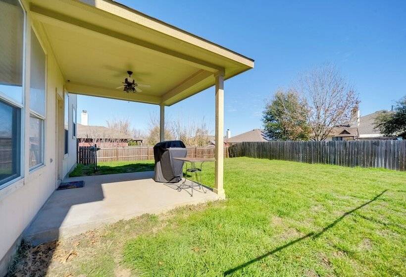 Centrally Located Kyle Home: Walk To Pool & Park!