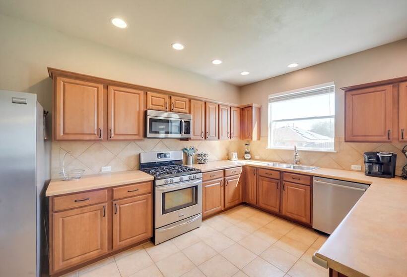 Centrally Located Kyle Home: Walk To Pool & Park!