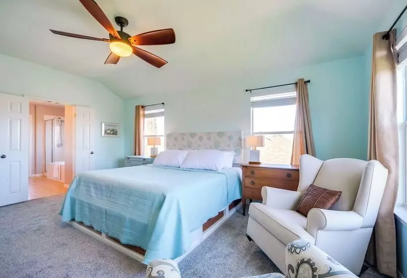 Centrally Located Kyle Home: Walk To Pool & Park!