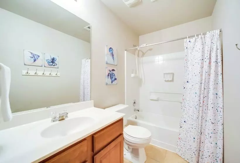 Centrally Located Kyle Home: Walk To Pool & Park!
