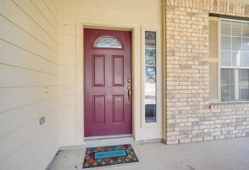 Centrally Located Kyle Home: Walk To Pool & Park!