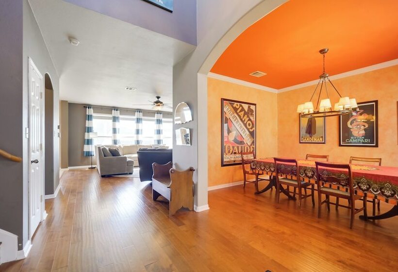 Centrally Located Kyle Home: Walk To Pool & Park!