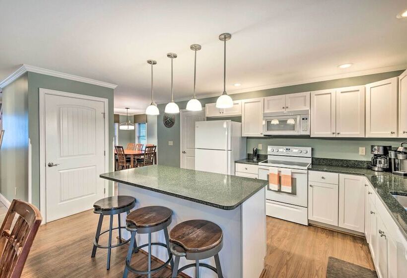 North Conway Home ~ 2 Mi To Cranmore Mountain!