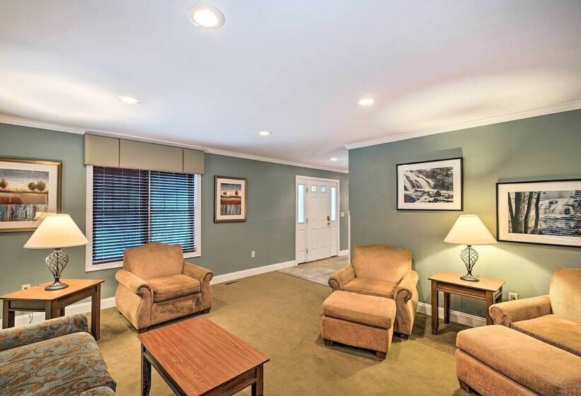 North Conway Home ~ 2 Mi To Cranmore Mountain!