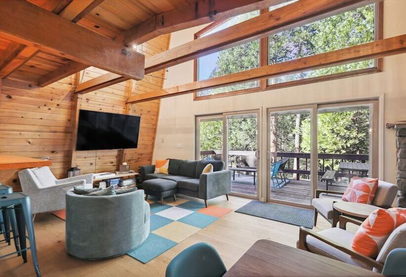 Charming Pinecrest Cabin W/ Private Deck