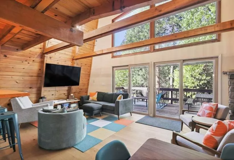 Charming Pinecrest Cabin W/ Private Deck