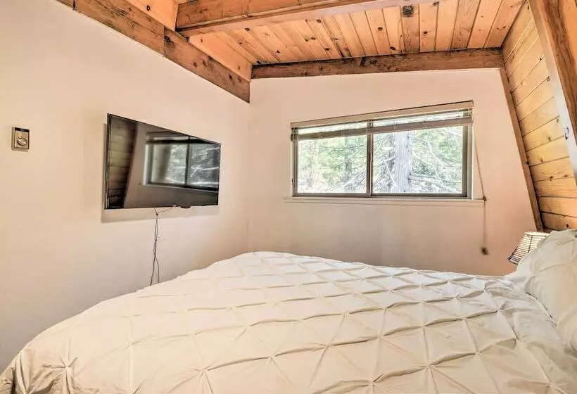 Charming Pinecrest Cabin W/ Private Deck