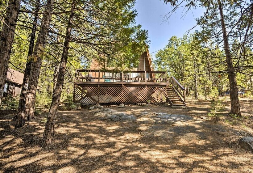 Charming Pinecrest Cabin W/ Private Deck