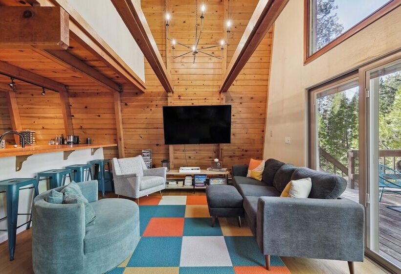 Charming Pinecrest Cabin W/ Private Deck