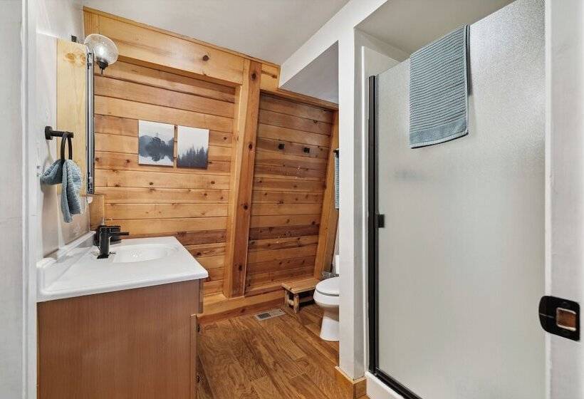 Charming Pinecrest Cabin W/ Private Deck