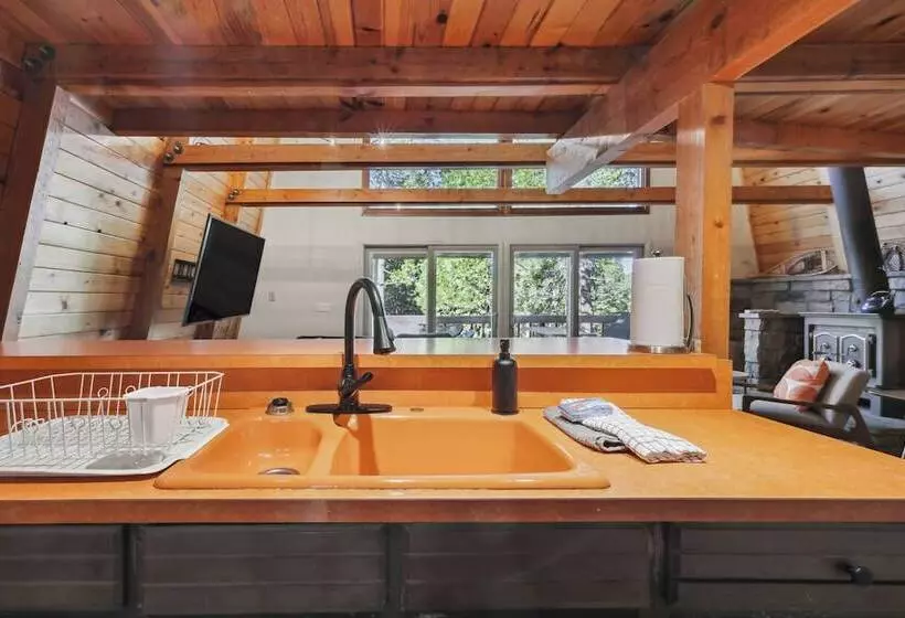 Charming Pinecrest Cabin W/ Private Deck