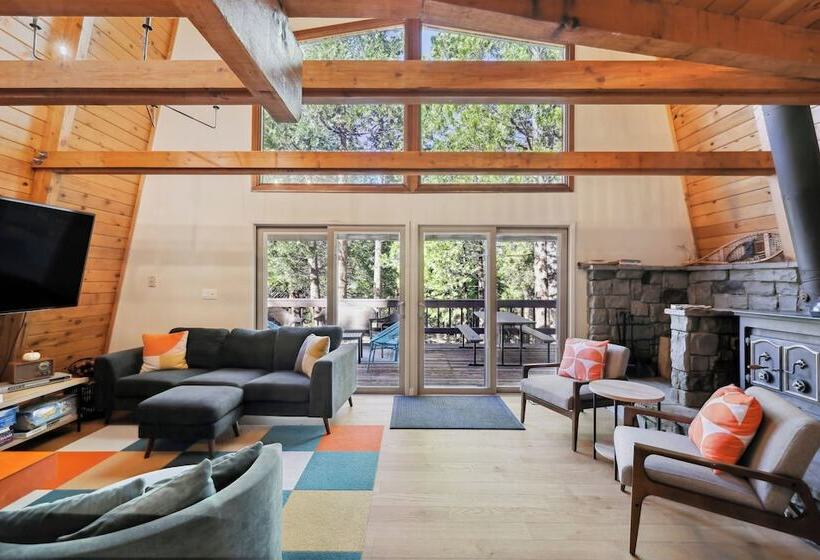 Charming Pinecrest Cabin W/ Private Deck