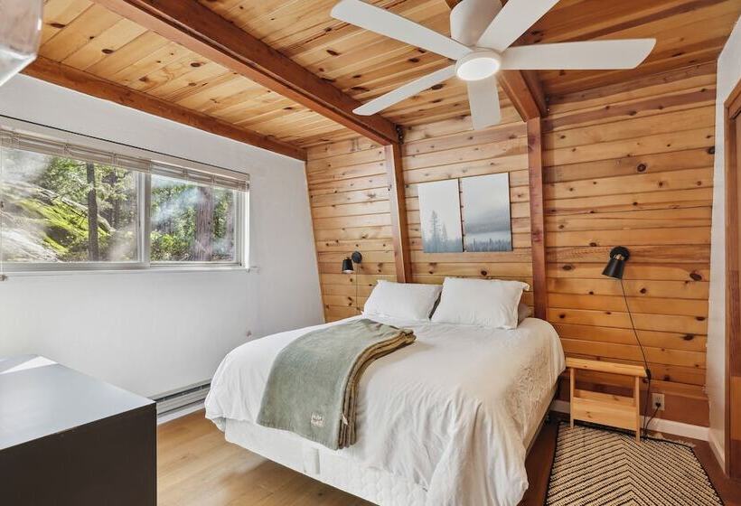 Charming Pinecrest Cabin W/ Private Deck