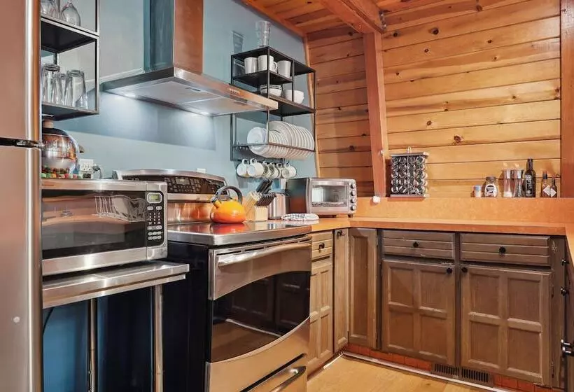 Charming Pinecrest Cabin W/ Private Deck