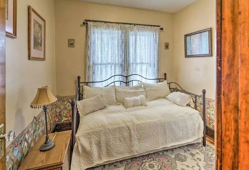 Charming Urbana Home Near Downtown!