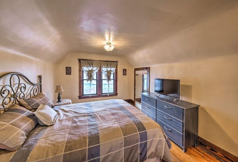 Charming Urbana Home Near Downtown!