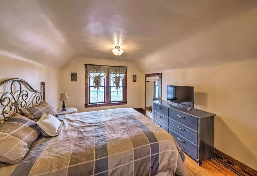 Charming Urbana Home Near Downtown!